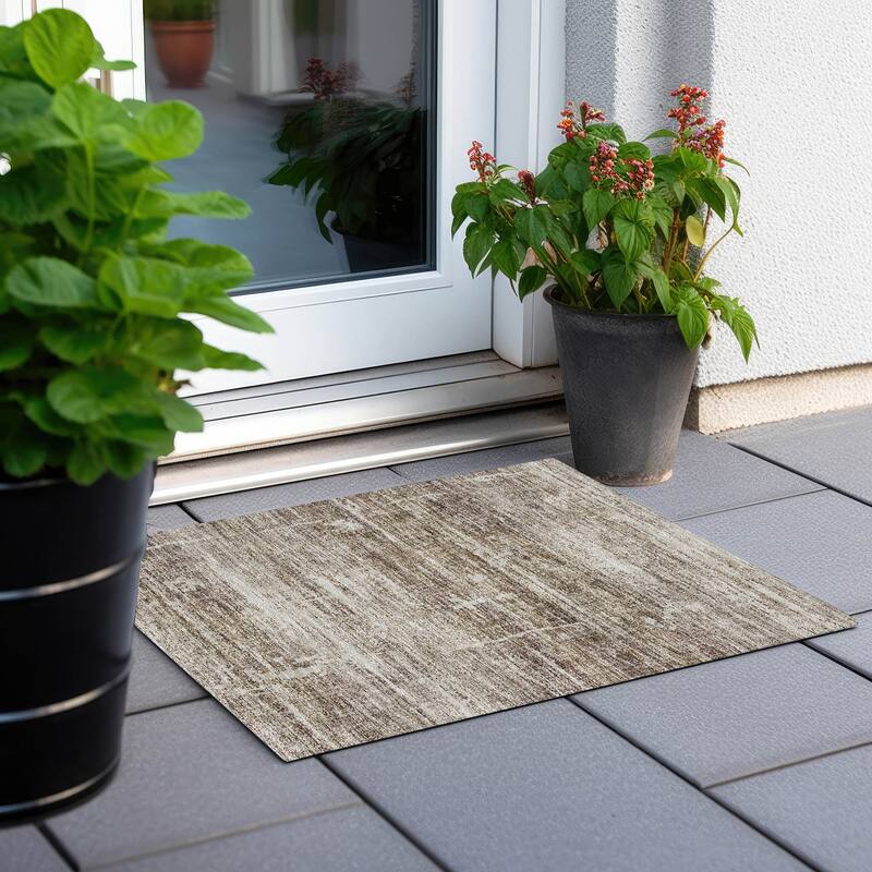 Machine Washable Indoor/ Outdoor Chantille Solid Ombre Rug - Brown - 1'8" x 2'6"