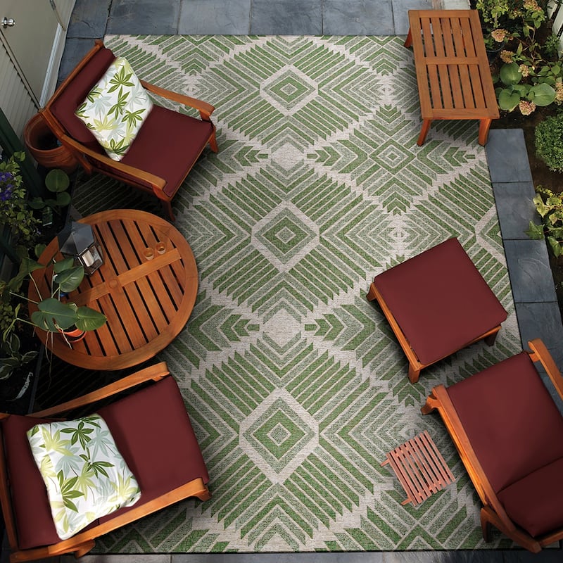 Gelato Geometric Diamond Pattern Indoor/ Outdoor Area Rug - 2'3" x 3'11" - Green/Ivory
