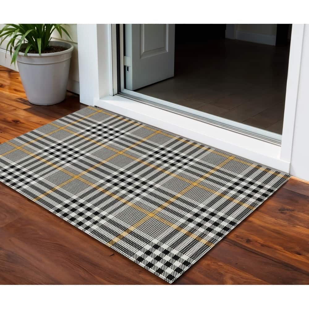 HomeRoots Plaid Transitional Rectangle Outdoor Rug