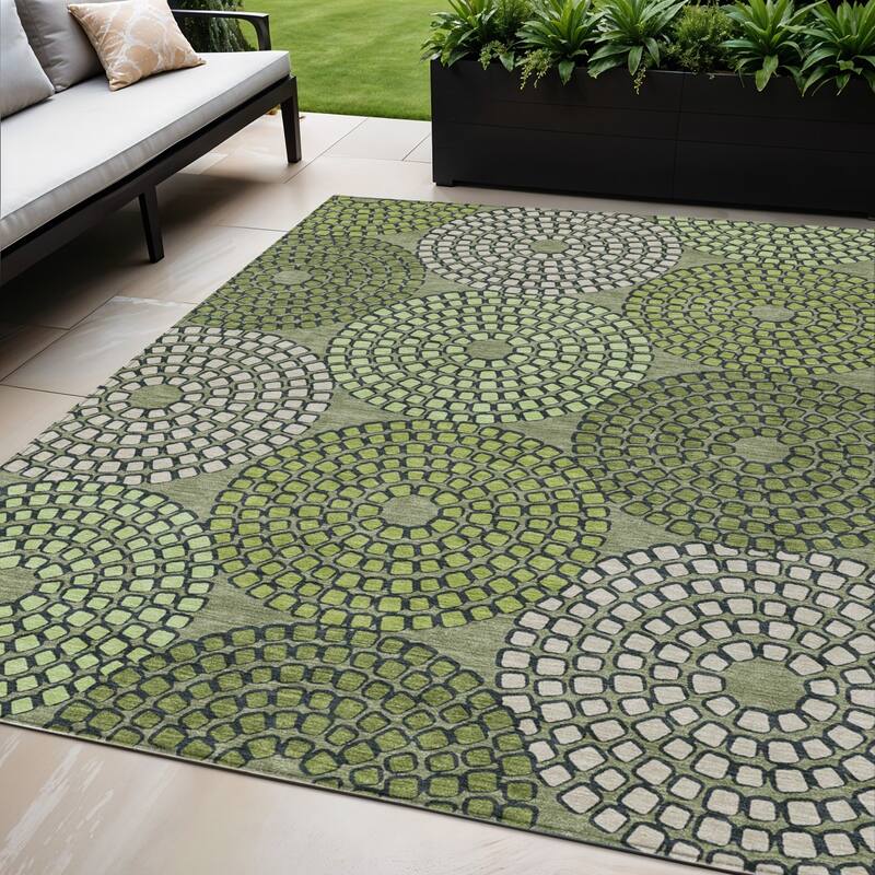 HomeRoots Geometric Transitional Rectangle Outdoor Rug - 5' X 8'