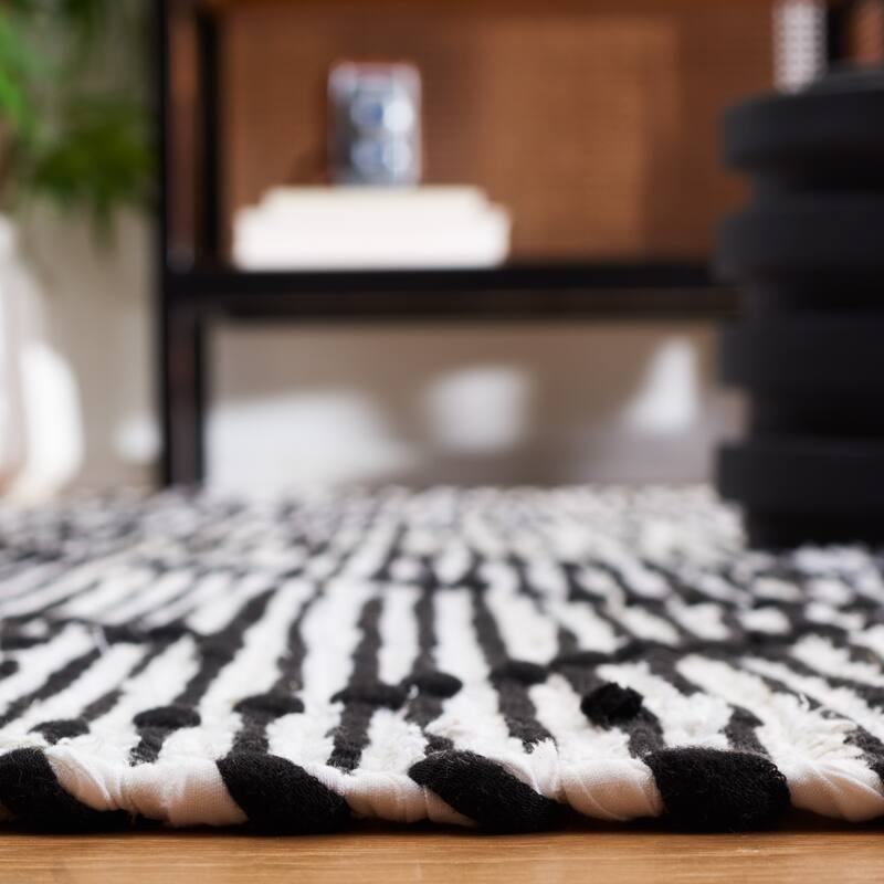 SAFAVIEH Handmade Striped Kilim Chizuko Transitional Rug