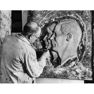 Shop Sculptor Changing The Head Of A Statue Of The Abdicated King