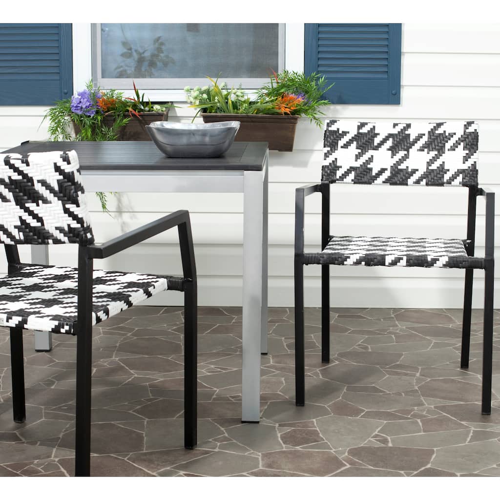 SAFAVIEH Outdoor Madelynn Dining Halden Arm Chair (Set of 2) - 22Wx22Dx32H