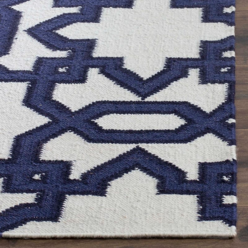 SAFAVIEH Handmade Flatweave Dhurries Hilpa Modern Moroccan Wool Rug