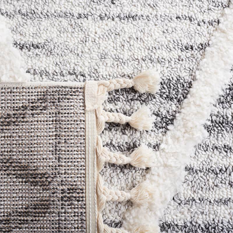 SAFAVIEH Moroccan Tassel Shag Massouma 2-inch Thick Rug