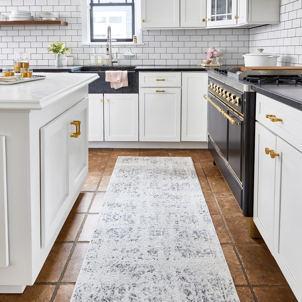 Nuloom Wren Traditional Faded Area Rug