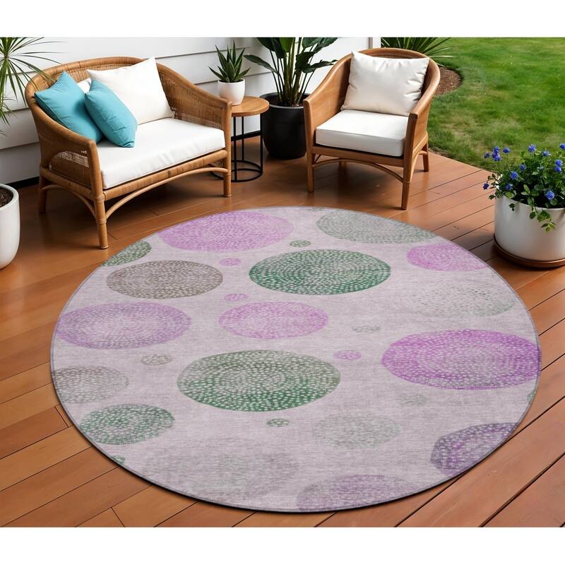 HomeRoots Geometric Transitional Rectangle Outdoor Rug - 8' Round