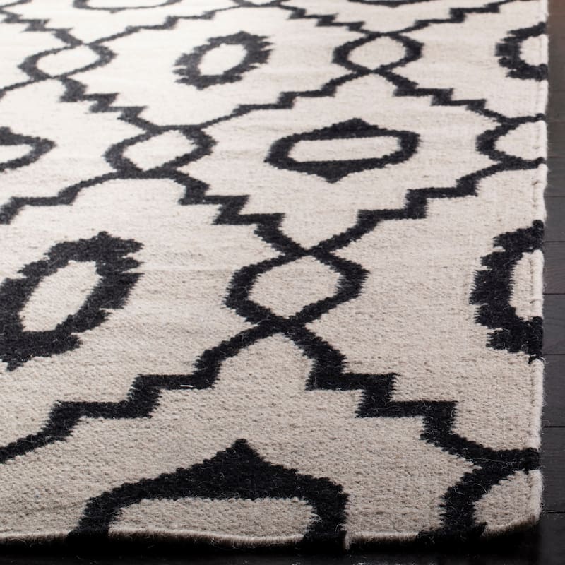 SAFAVIEH Handmade Flatweave Dhurries Massoumeh Modern Wool Rug