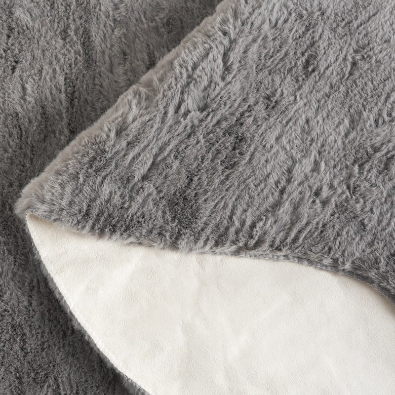 SAFAVIEH Faux Sheep Miguela Hariklia 2.4-inch Thick Rug