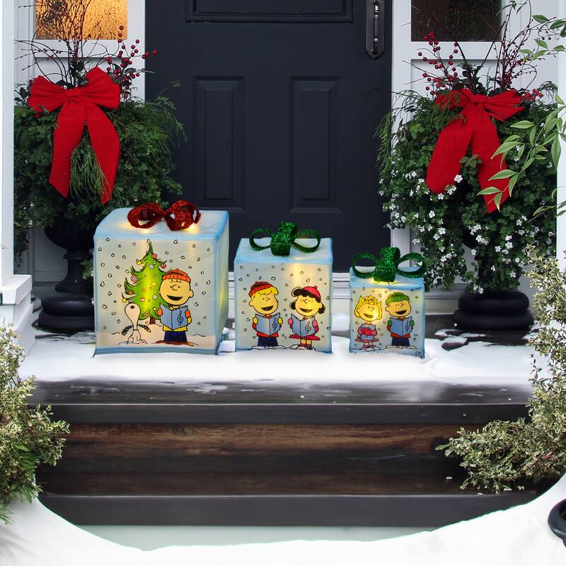 8"x 10"x 12" Peanuts PreLit LED Presents Printed Carolers