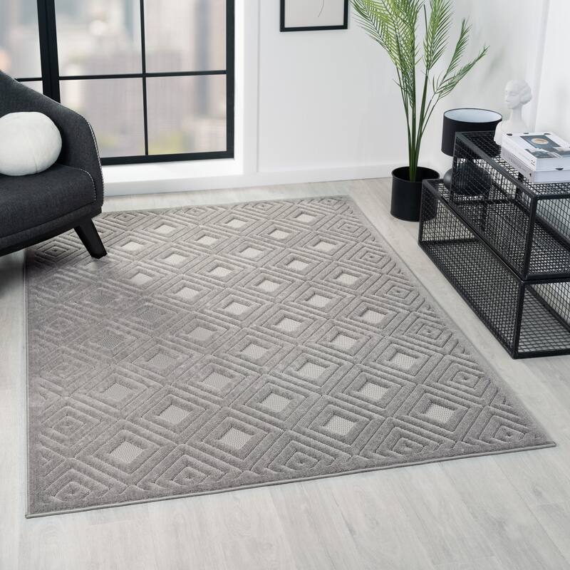 Sevita Modern Diamond Indoor/Outdoor Area Rug