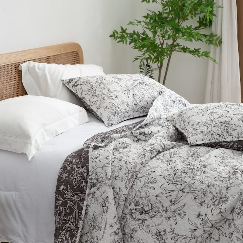 Wonderful Sophia Lightweight Floral Quilt Set