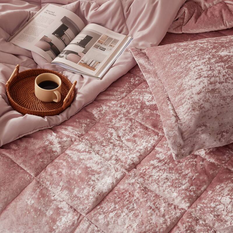 Intelligent Design Isabel Velvet Comforter Set