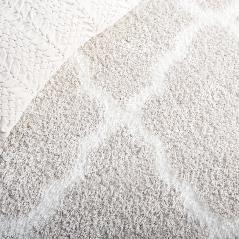 SAFAVIEH Tahoe Shag Etha Trellis 1.2-inch Thick Rug