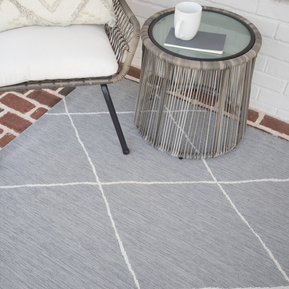 Silas Diamond Trellis Indoor/Outdoor Area Rug