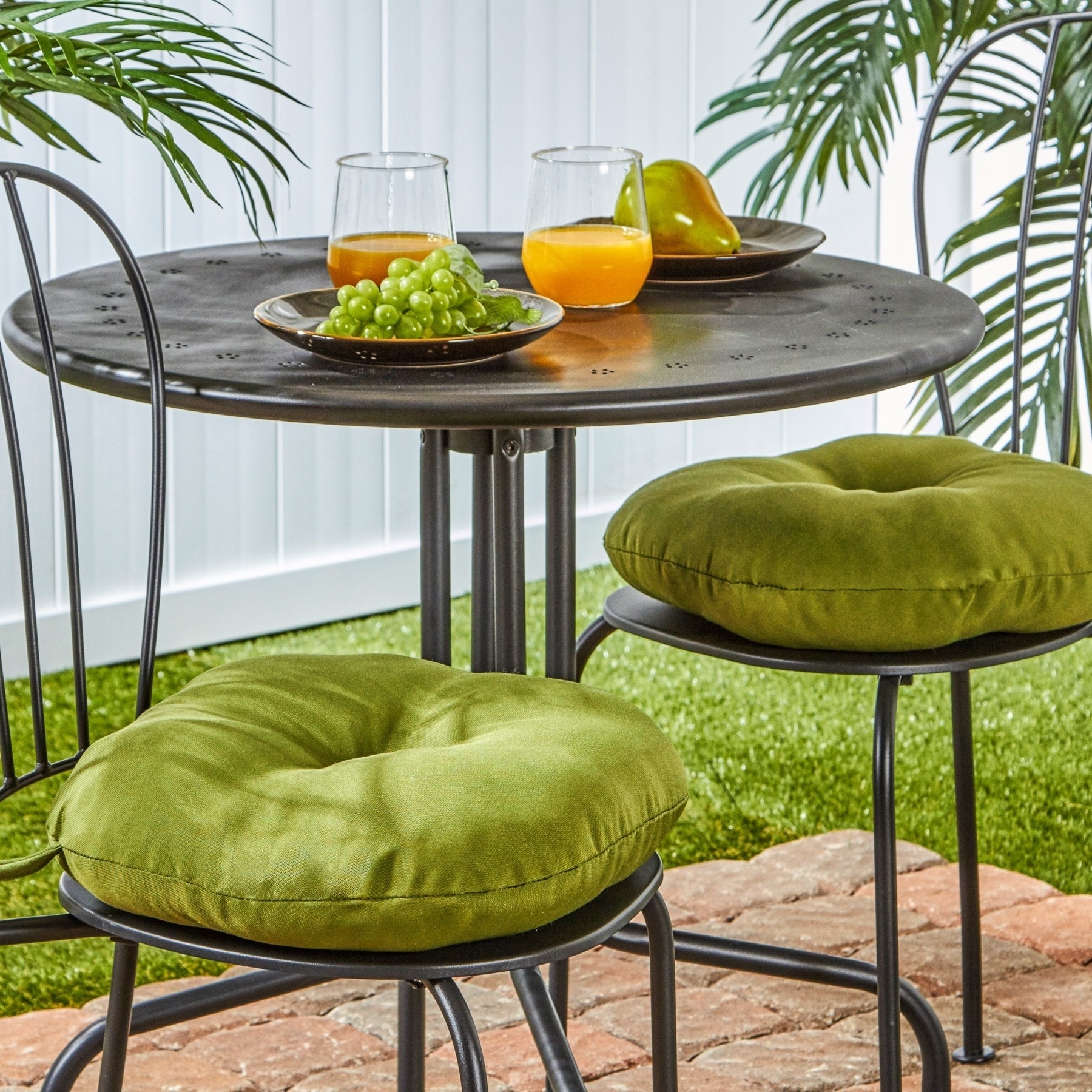 15-inch Round Outdoor Summerside Green Bistro Chair Cushions (Set of 2)
