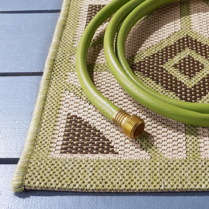 SAFAVIEH Courtyard Fatmire Indoor/ Outdoor Waterproof Patio Backyard Rug