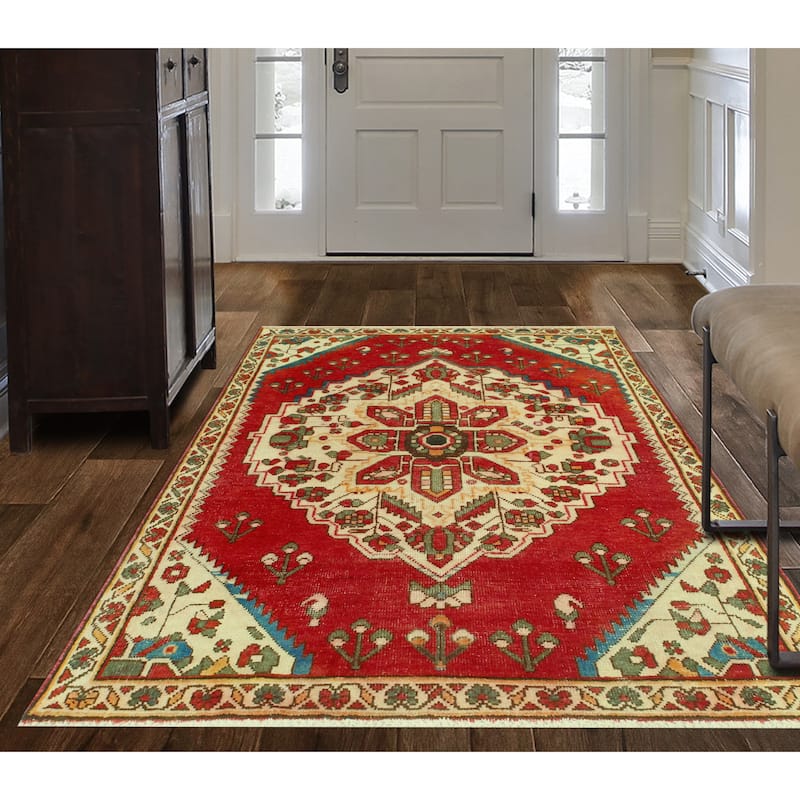 Fine Vintage Bakhtiari Asianne Red/Beige Rug - 3'8" x 4'9"