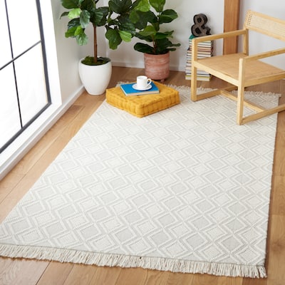 SAFAVIEH Handmade Natura Feridan Wool Fringe Rug