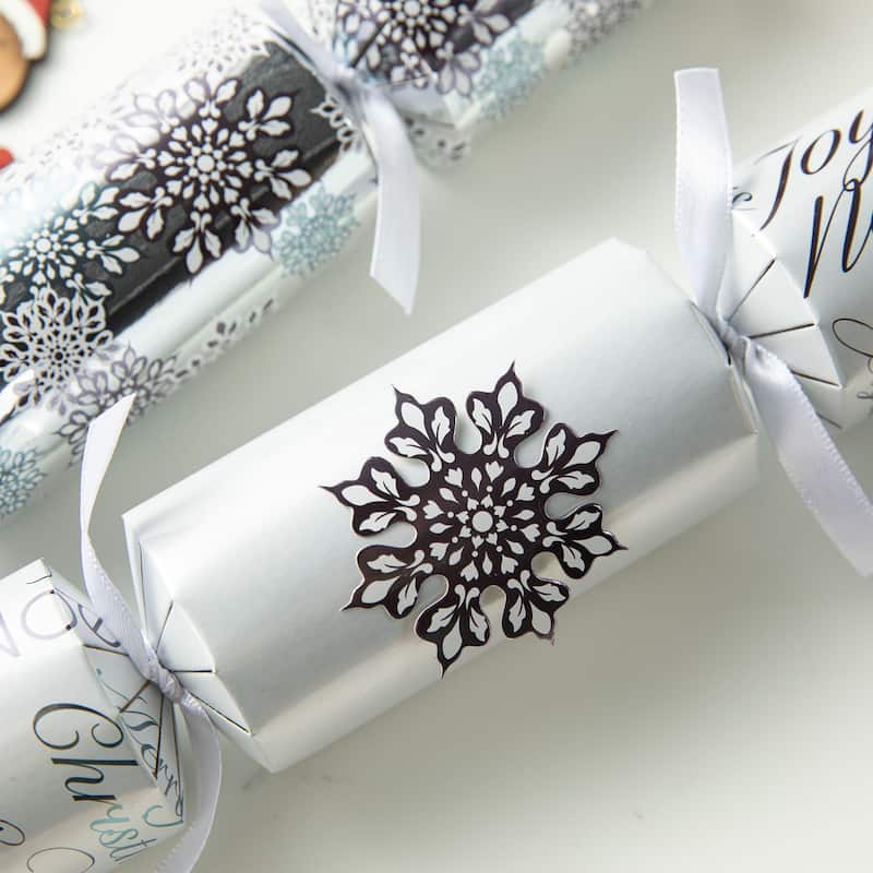 Glitzhome 6 Pack Christmas Snowflake Party Crackers Favor Supplies with Gift Contents for Kids