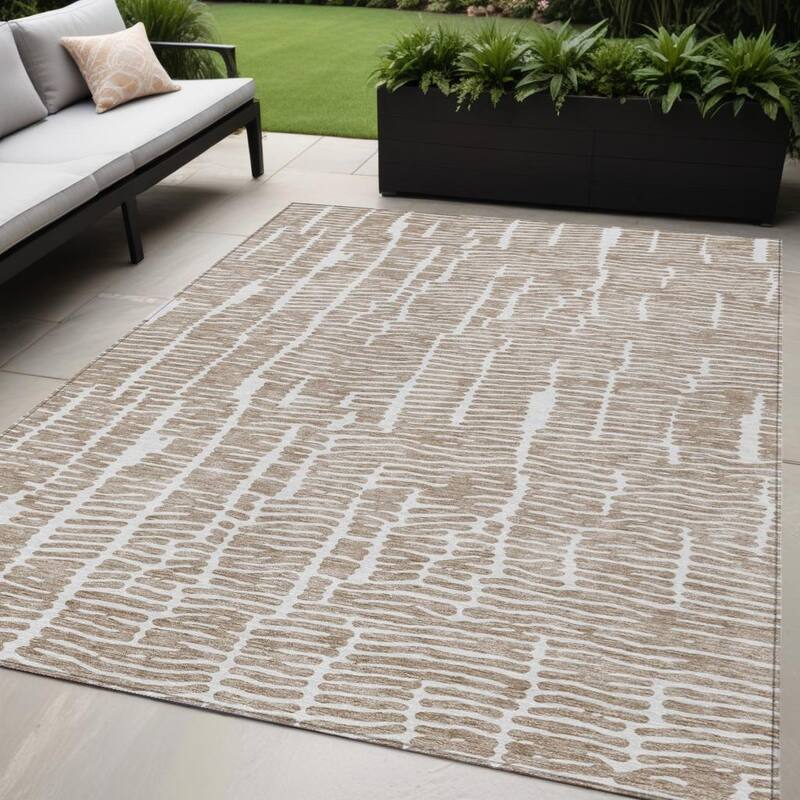 HomeRoots Abstract Transitional Rectangle Outdoor Rug - 5' X 8'