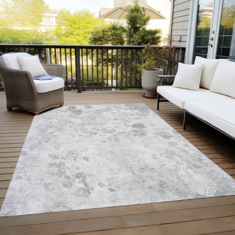 Machine Washable Indoor/ Outdoor Chantille Vanishing Floral Rug