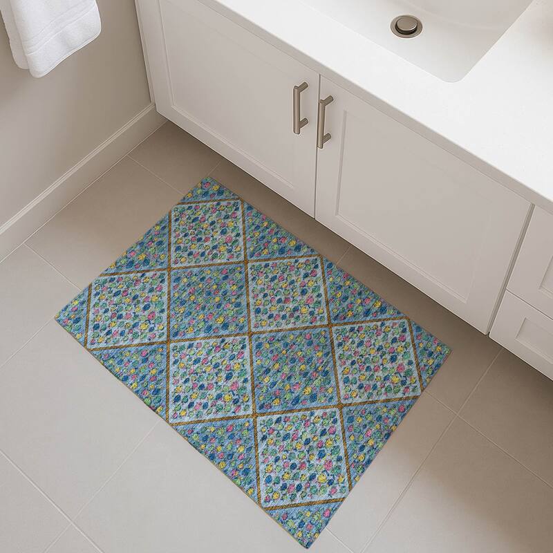 Machine Washable Indoor/ Outdoor Diamond Fish Chantille Rug