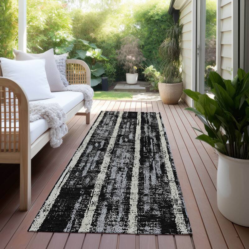 Machine Washable Indoor/ Outdoor Chantille Stripe Ombre Rug - Black - 2'3" x 7'6"