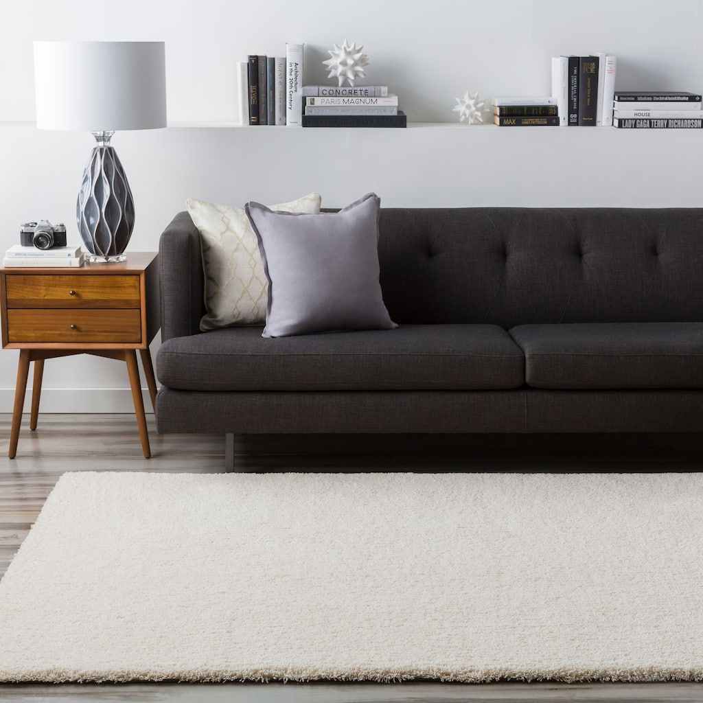 Hand-woven Portales Soft Plush Shag Area Rug