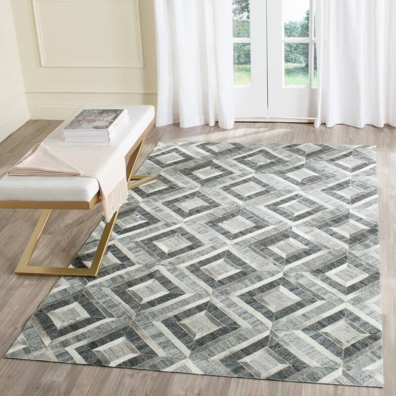 SAFAVIEH Handmade Studio Leather Alina Modern Leather Rug - 4' x 6' - Ivory/Dark Grey