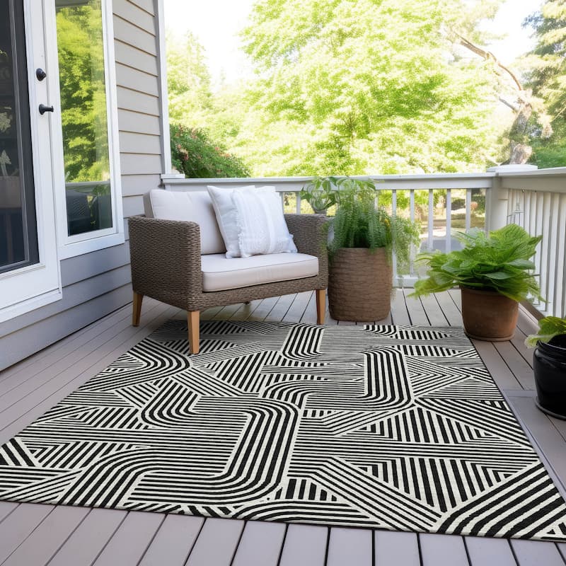 Machine Washable Indoor/ Outdoor Chantille Contemporary Geo Rug - Black - 2'6" x 3'10"