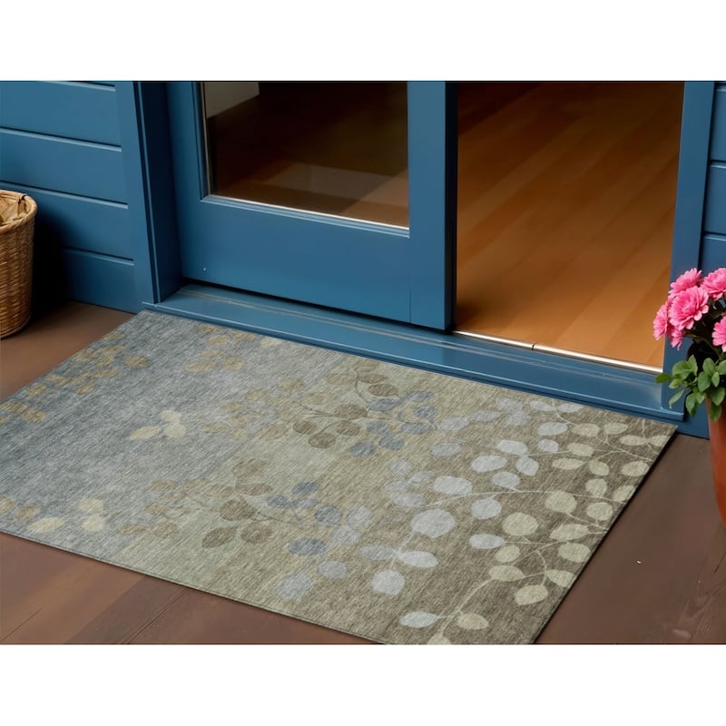 HomeRoots Floral Transitional Rectangle Outdoor Rug - 3' x 5'