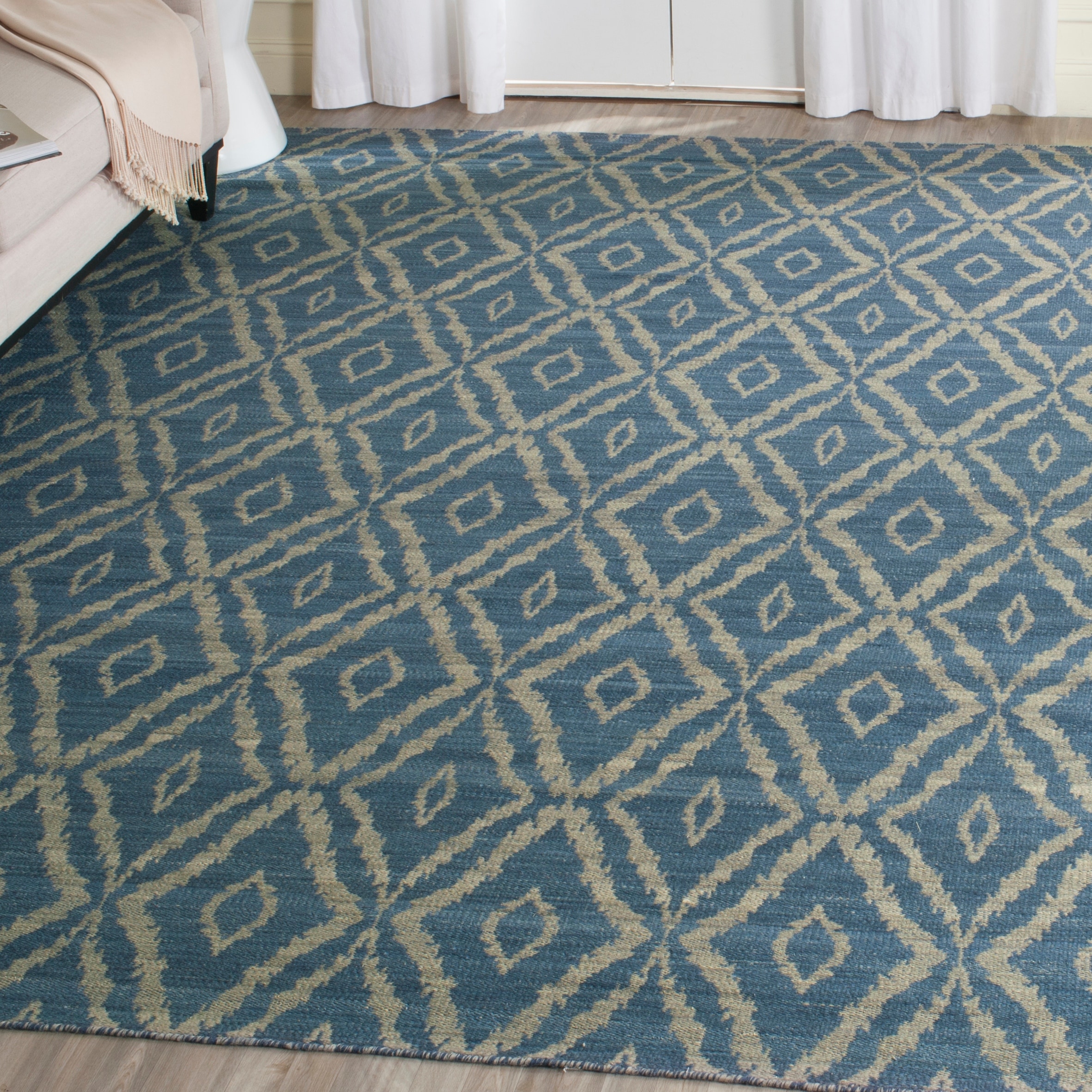 SAFAVIEH Handmade Flatweave Kilim Simeonka Wool Rug