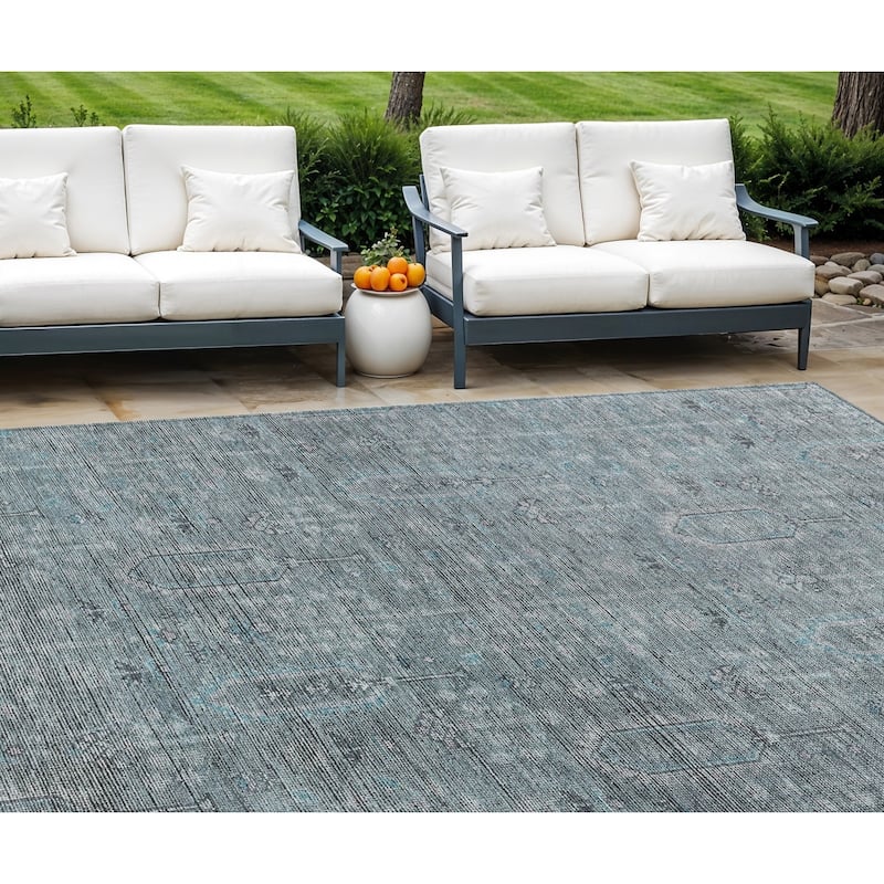 HomeRoots Southwestern Transitional Rectangle Outdoor Rug - 8' X 10'