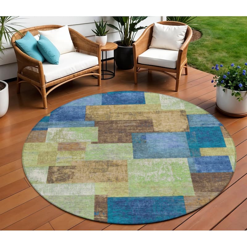 HomeRoots Geometric Traditional Rectangle Outdoor Rug - 8' Round