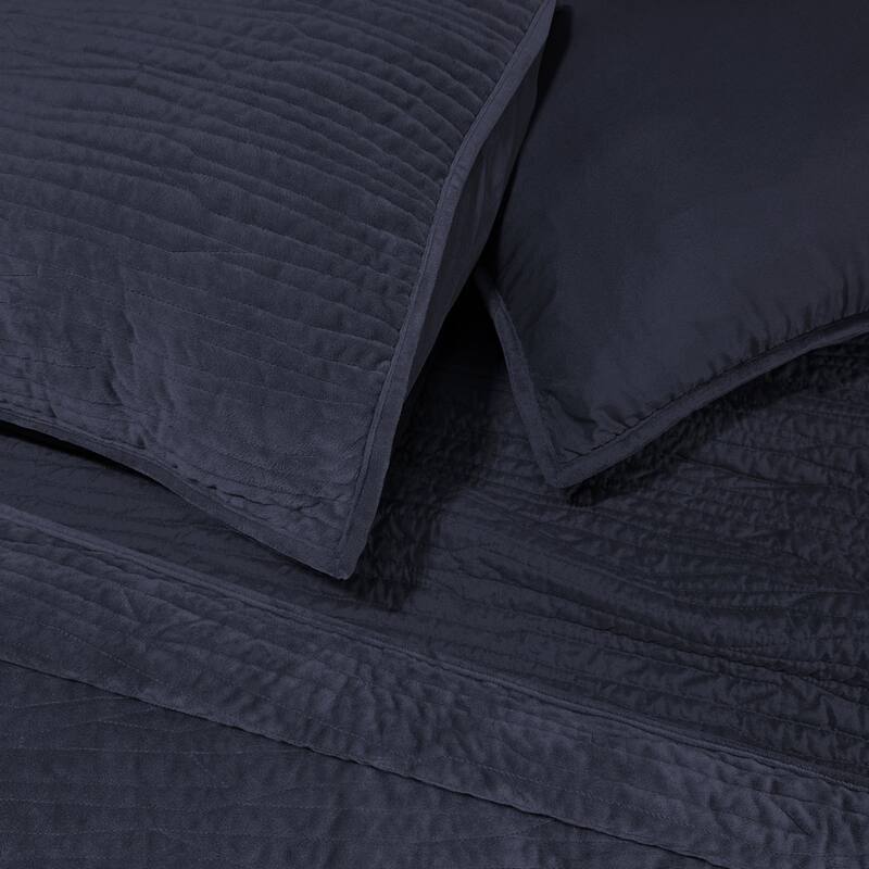 Wonderful Velvet 3 Piece Quilt Set