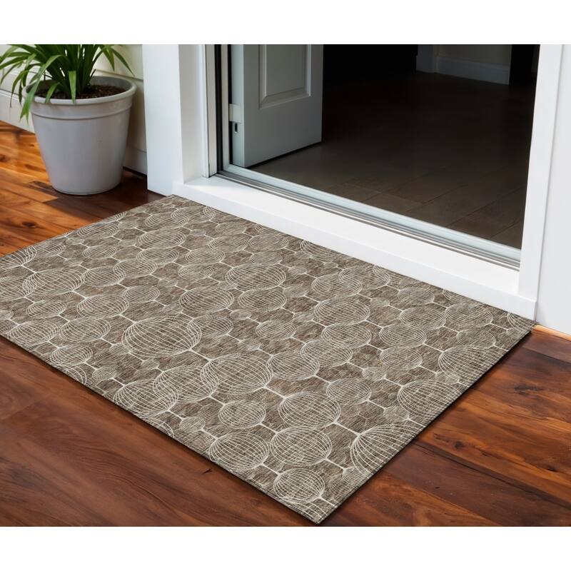 HomeRoots Geometric Transitional Rectangle Outdoor Rug - 3' x 5'