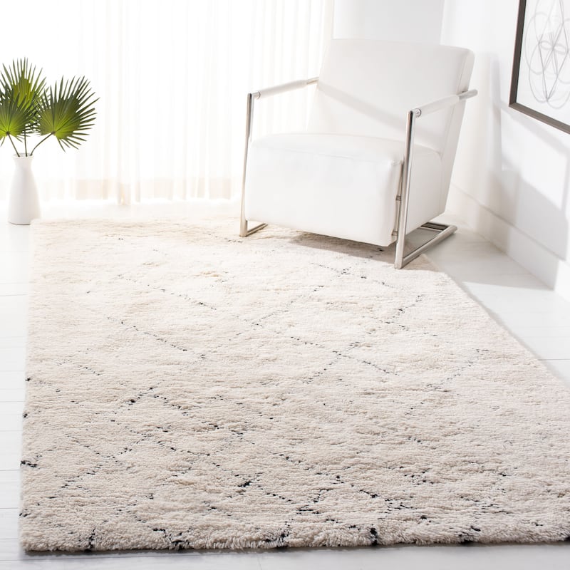 SAFAVIEH Handmade Casablanca Shag Albertdine Tribal Wool Rug - 4' x 6' - Ivory/Black