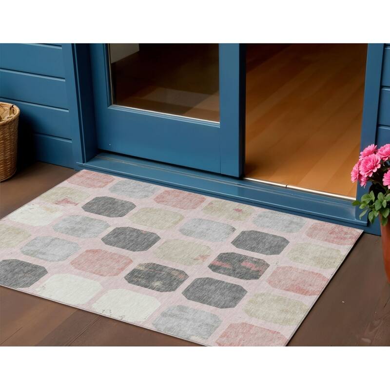 HomeRoots Geometric Transitional Rectangle Outdoor Rug - 3' x 5'