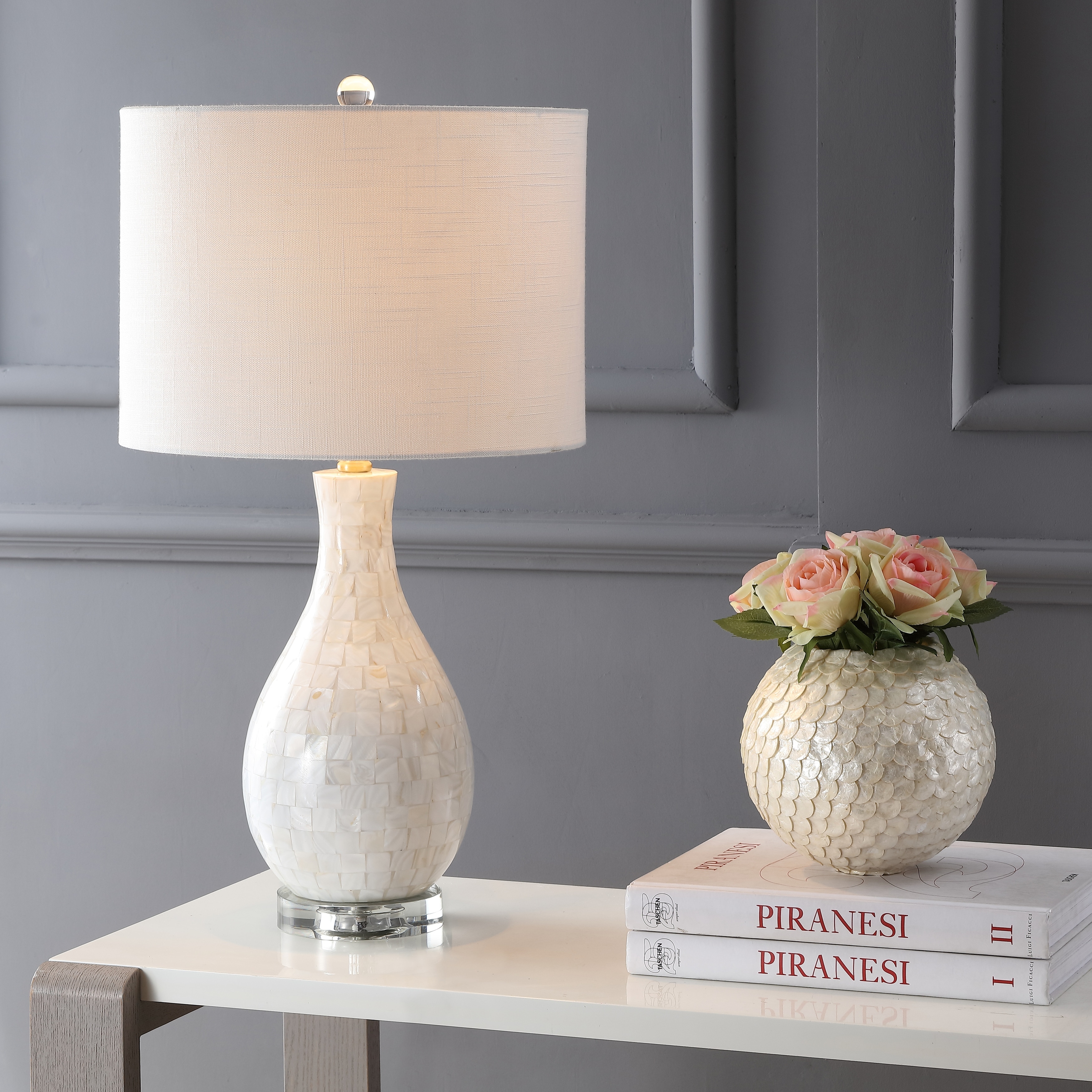 JONATHAN Y Cannon 26.5" Seashell LED Table Lamp, White