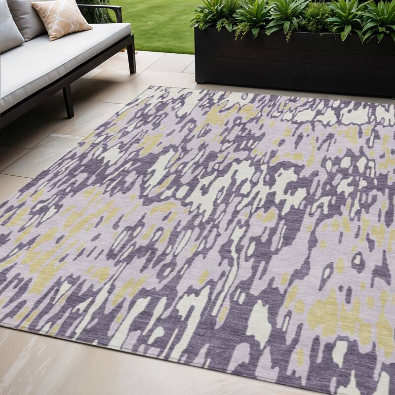 HomeRoots Striped Transitional Rectangle Outdoor Rug - 5' X 8'