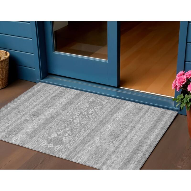 HomeRoots Southwestern Transitional Rectangle Outdoor Rug - 3' x 5'