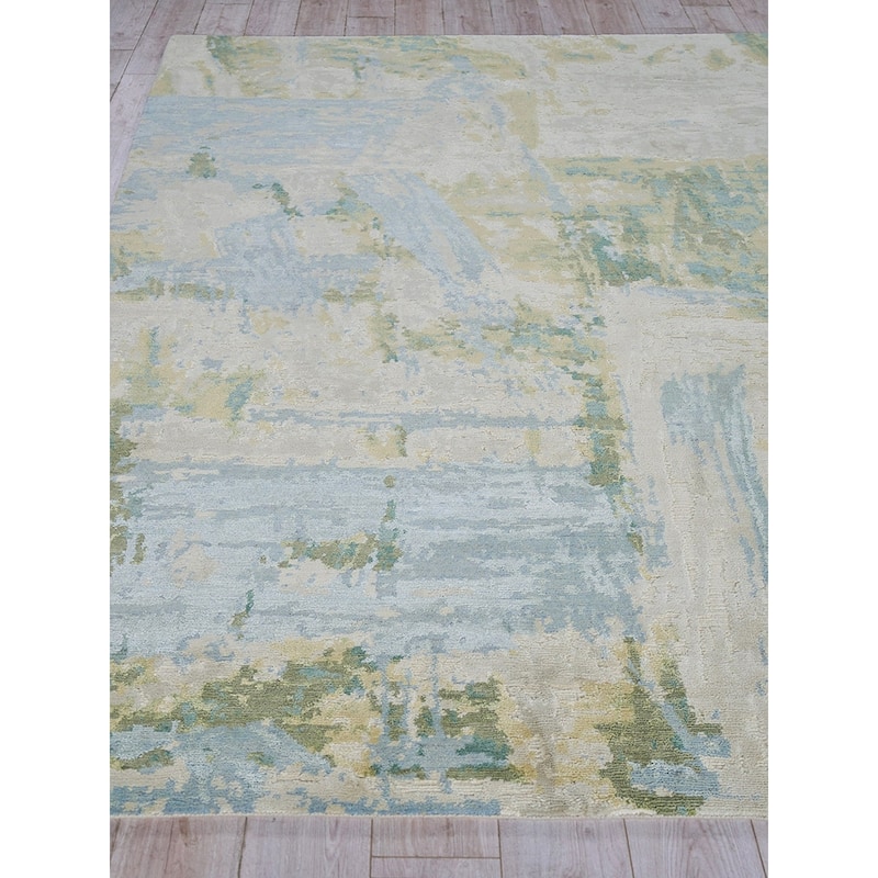 EXQUISITE RUGS Luxury Laureno Hand-knotted Bamboo Silk Ivory/Green Area Rug.