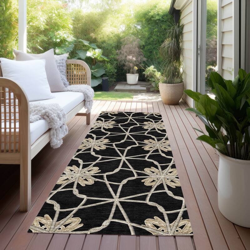 Machine Washable Indoor/ Outdoor Chantille Contempoary Whimsy Rug - Black - 2'3" x 7'6"