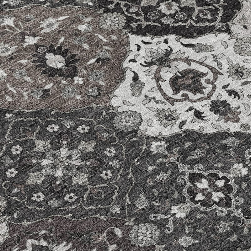 Machine Washable Indoor/ Outdoor Traditional Panel Chantille Rug