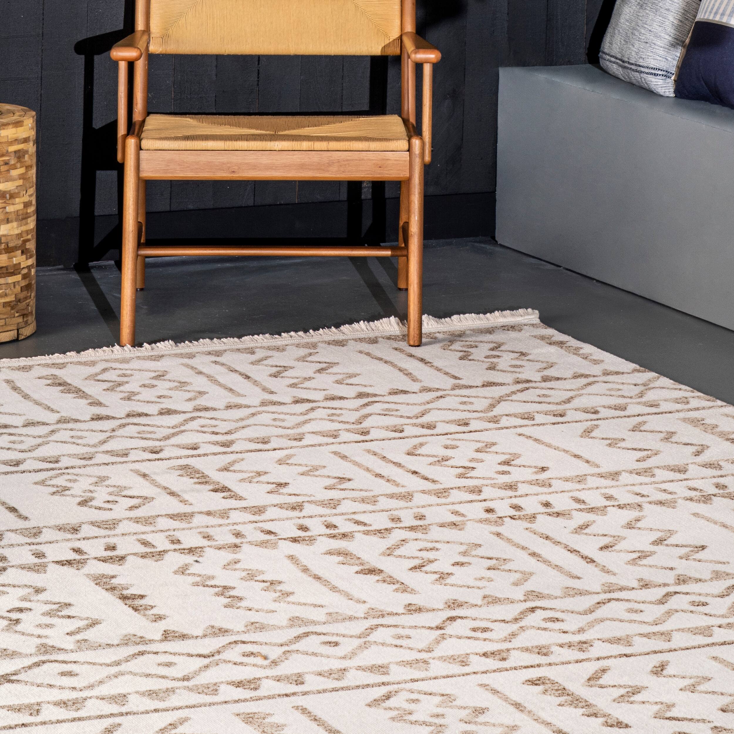 Brooklyn Rug Co Contemporary Indoor/ Outdoor Aztec Trellis Tassels Area