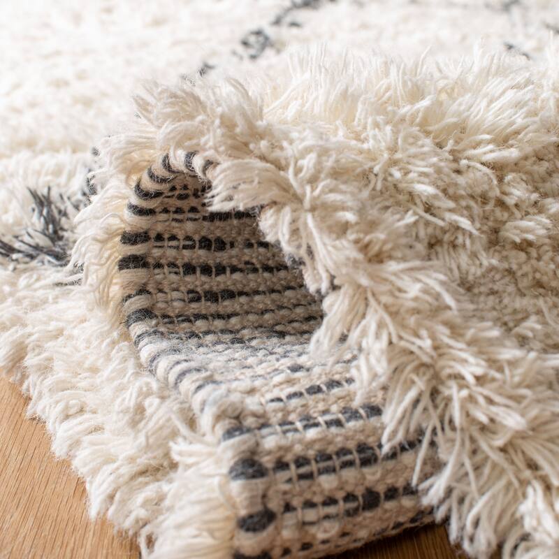 SAFAVIEH Handmade Casablanca Shag Efstathia Tribal Wool Rug