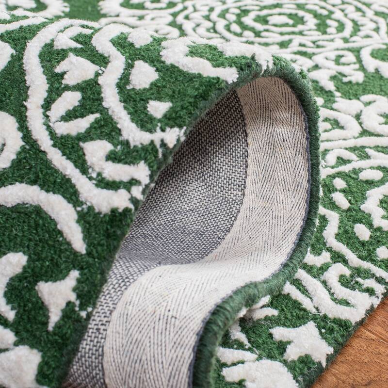 SAFAVIEH Handmade Chatham Alisone Wool Rug