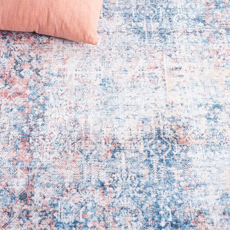 SAFAVIEH Santa Monica Linna Traditional Rug