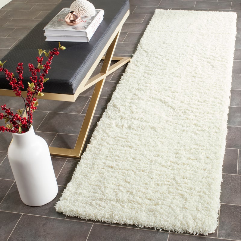 SAFAVIEH Laguna Shag Verdiana Solid Color 2-inch Thick Rug.